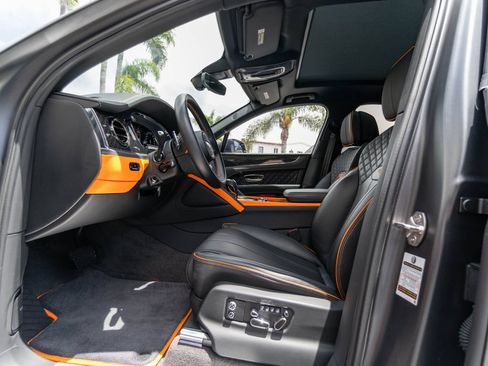 Used 2025 Bentley Bentayga AWD/4WD image 15