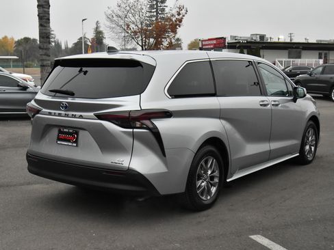 Used 2023 Toyota Sienna LE image 8