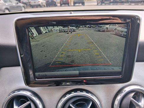 Used 2015 Mercedes-Benz GLA 250 4MATIC w/ Multimedia Package image 18