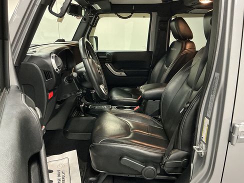 Used 2017 Jeep Wrangler Unlimited Rubicon AWD/4WD image 8