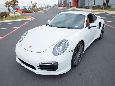 Used 2015 Porsche 911 Turbo S image 4