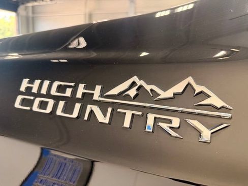 Used 2024 Chevrolet Suburban High Country AWD/4WD image 20