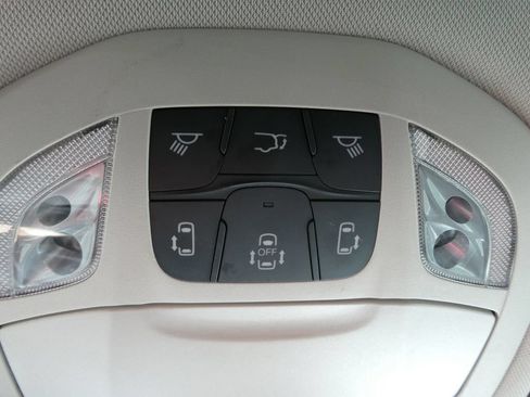 Used 2019 Chrysler Pacifica Touring Plus w/ Advanced Safetytec Group FWD image 28