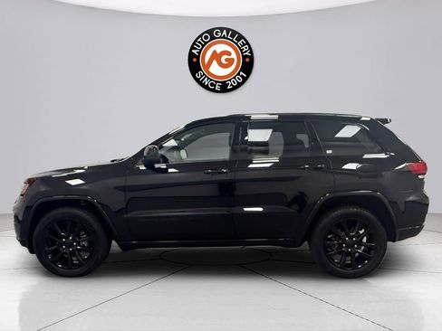 Used 2018 Jeep Grand Cherokee Altitude image 4
