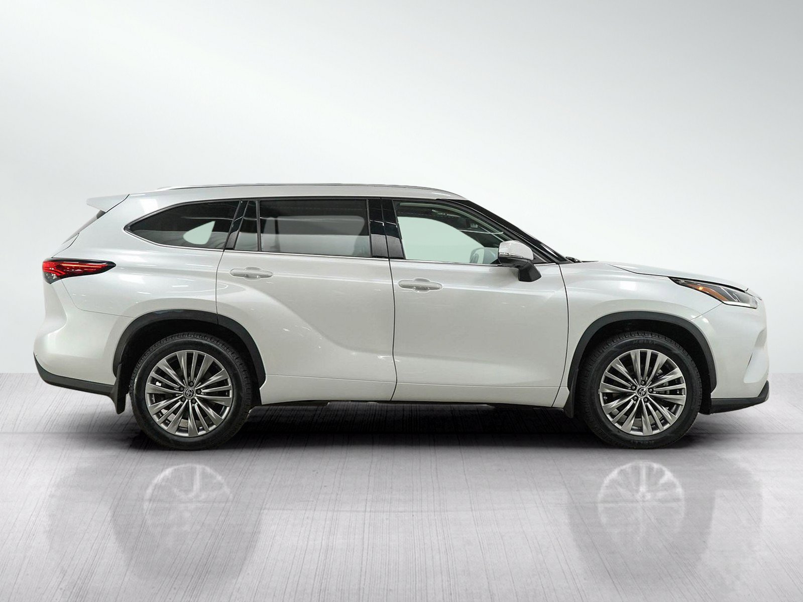 Used 2022 Toyota Highlander Platinum AWD/4WD image 6