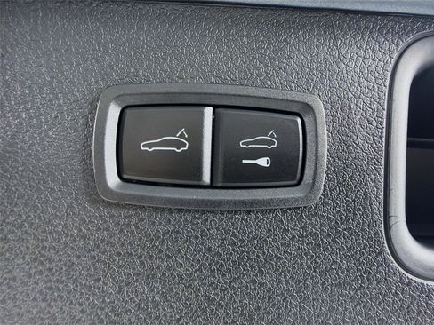 Certified 2025 Porsche Macan image 24