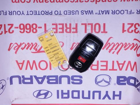 Used 2022 Toyota Corolla Cross XLE w/ Convenience Package AWD/4WD image 39