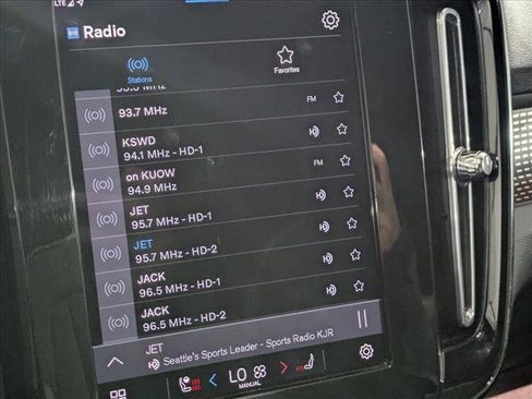 Used 2021 Volvo XC40 P8 Recharge image 13