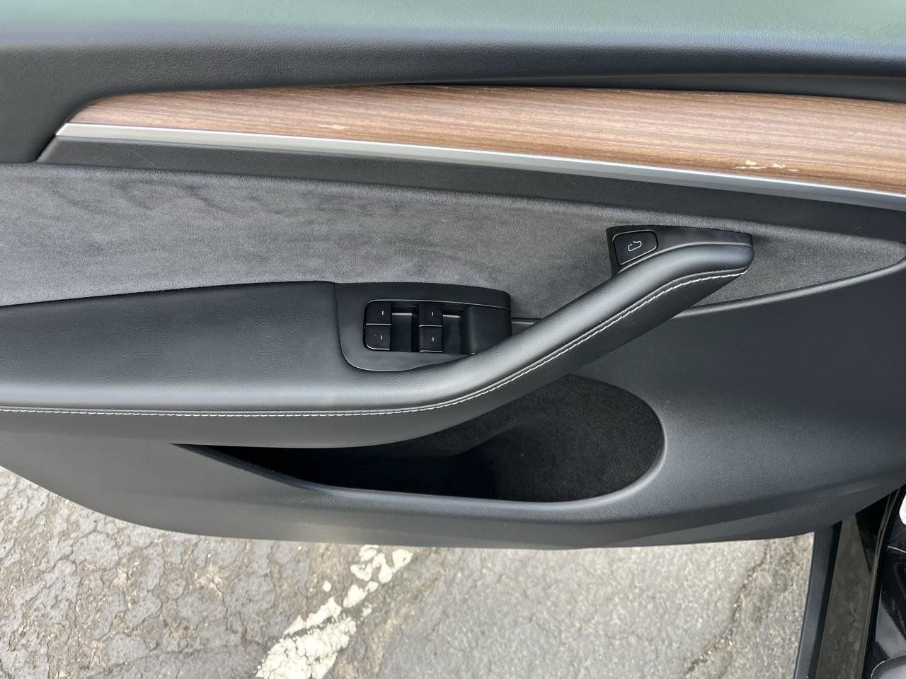 Used 2025 Tesla Model Y Long Range AWD/4WD image 9