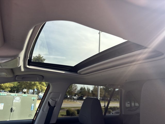 Used 2021 Toyota RAV4 XLE w/ Convenience Package FWD image 18