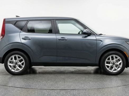 Used 2025 Kia Soul LX w/ LX Technology Package image 11