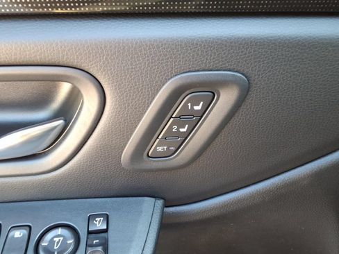 Used 2025 Honda Pilot Black Edition image 17