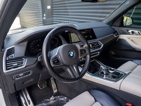 Used 2021 BMW X5 xDrive40i w/ M Sport Package AWD/4WD image 4