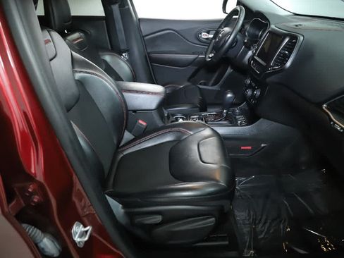 Used 2019 Jeep Cherokee Trailhawk w/ Cold Weather Group AWD/4WD image 33
