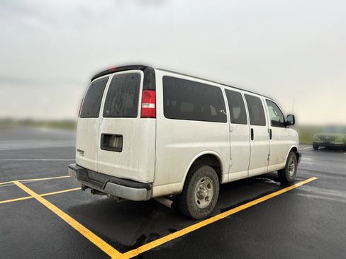 Used 2017 Chevrolet Express 2500 LT w/ LT Preferred Equipment Group RWD image 3