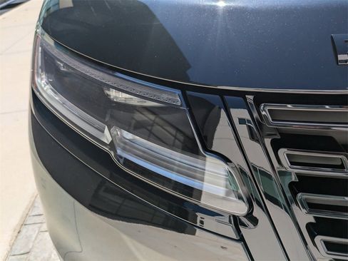 New 2026 Land Rover Range Rover Velar Dynamic SE image 9