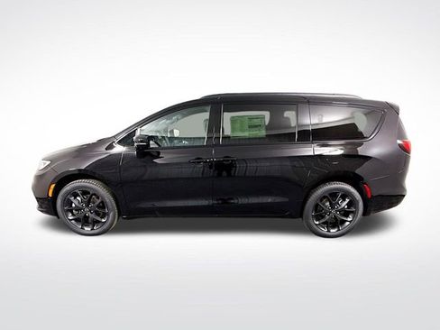 New 2026 Chrysler Pacifica Limited w/ S Appearance Package image 4