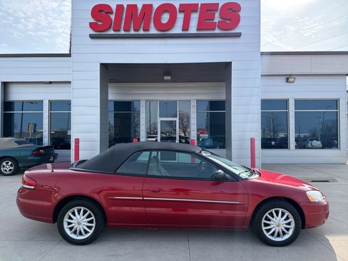 Used 2002 Chrysler Sebring LX image 1