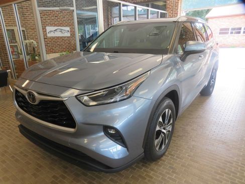 Used 2021 Toyota Highlander XLE FWD image 81
