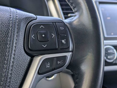 Used 2018 Toyota Highlander XLE image 28