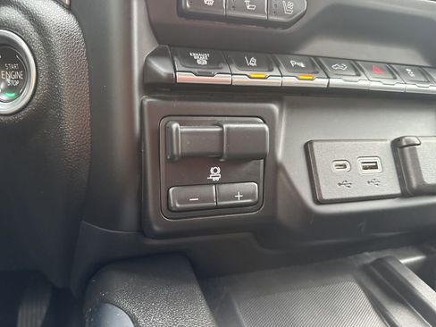 Used 2023 GMC Sierra 3500 Denali image 39