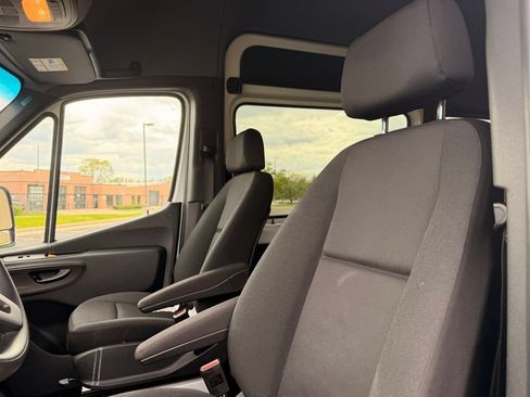 Used 2024 Mercedes-Benz Sprinter 2500 image 12