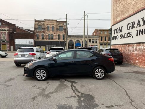 Used 2017 Toyota Corolla LE image 5