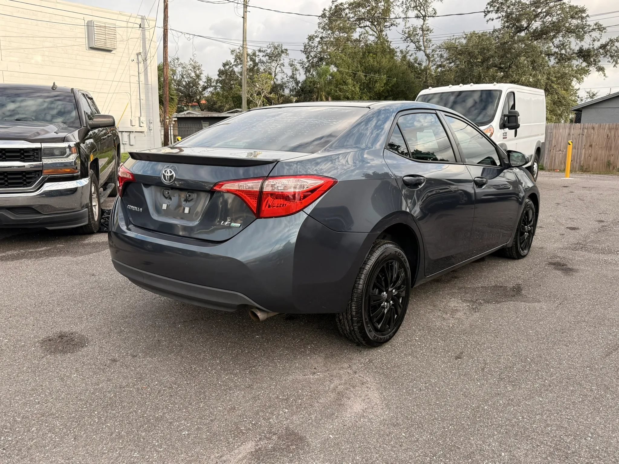 Used 2017 Toyota Corolla LE FWD image 5