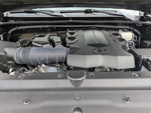 Used 2022 Toyota 4Runner SR5 AWD/4WD image 19