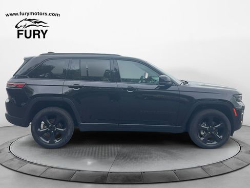 Used 2025 Jeep Grand Cherokee Limited w/ Black Appearance Package AWD/4WD image 2