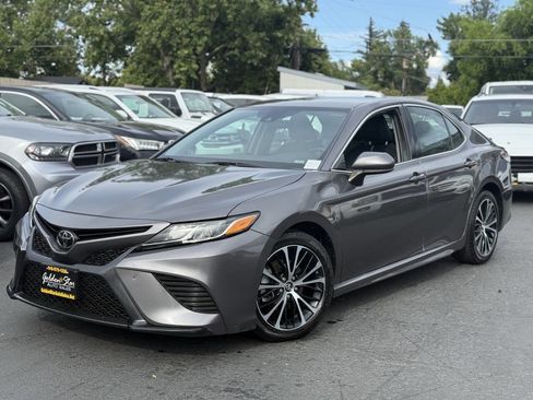 Used 2019 Toyota Camry SE FWD image 2