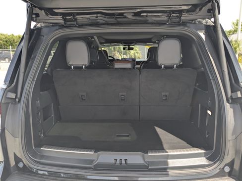 Used 2023 Lincoln Navigator Reserve AWD/4WD image 12