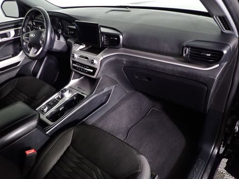 Used 2020 Ford Explorer XLT w/ Comfort Package image 30