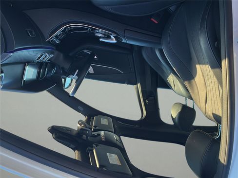 Used 2017 Mercedes-Benz E 400 E 400 Luxury w/ Premium 1 Package image 29