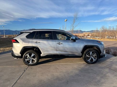 Used 2023 Toyota RAV4 SE image 9