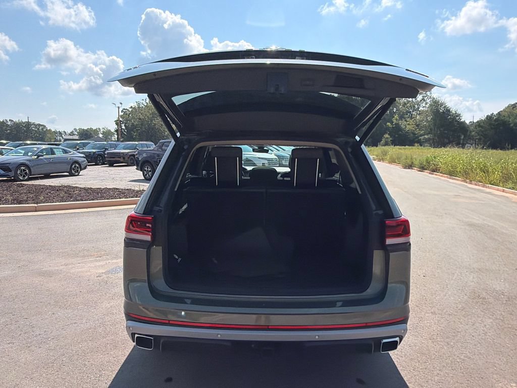Used 2025 Volkswagen Atlas Peak Edition SE AWD/4WD image 18