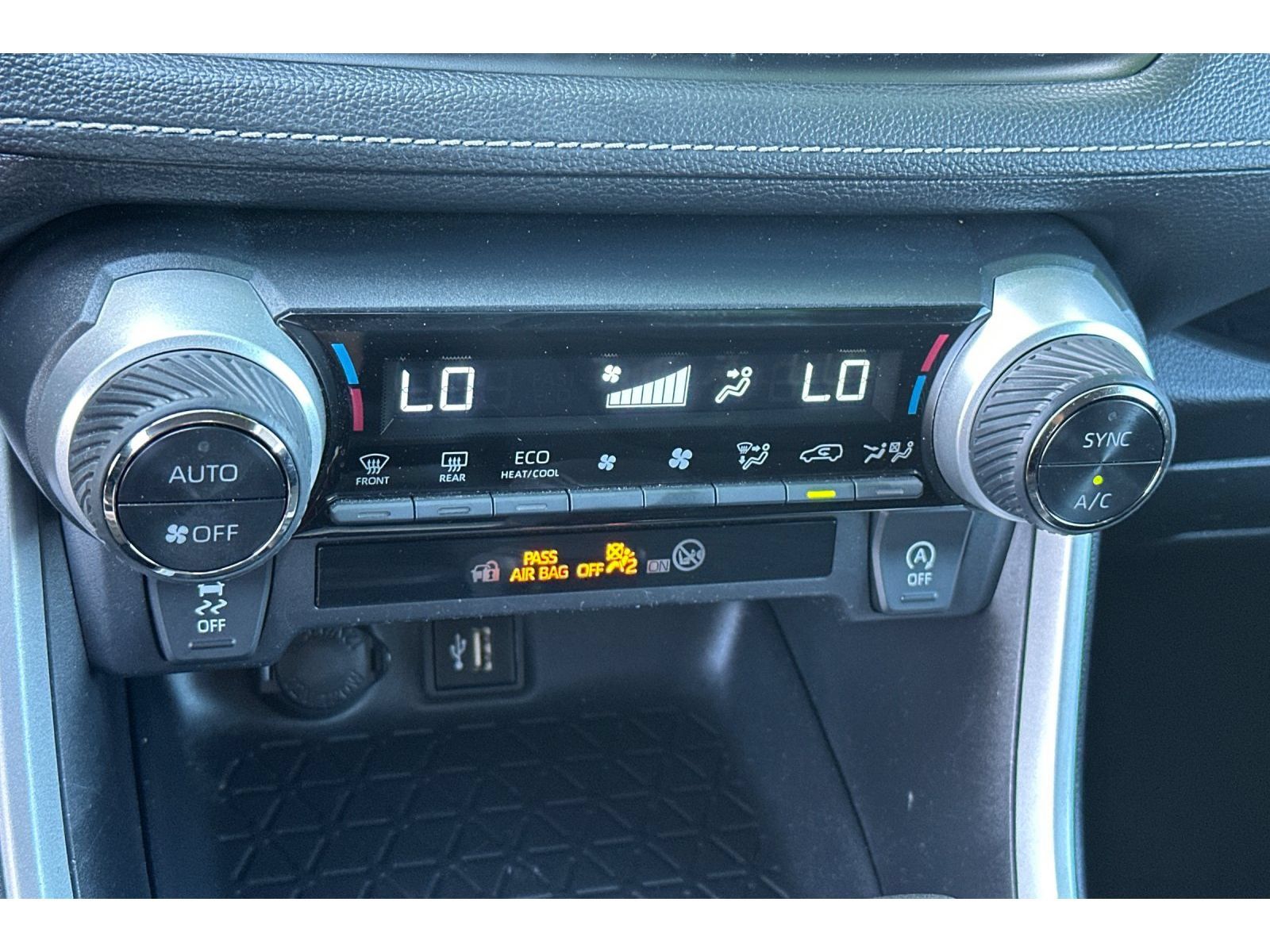 Used 2024 Toyota RAV4 XLE FWD image 23