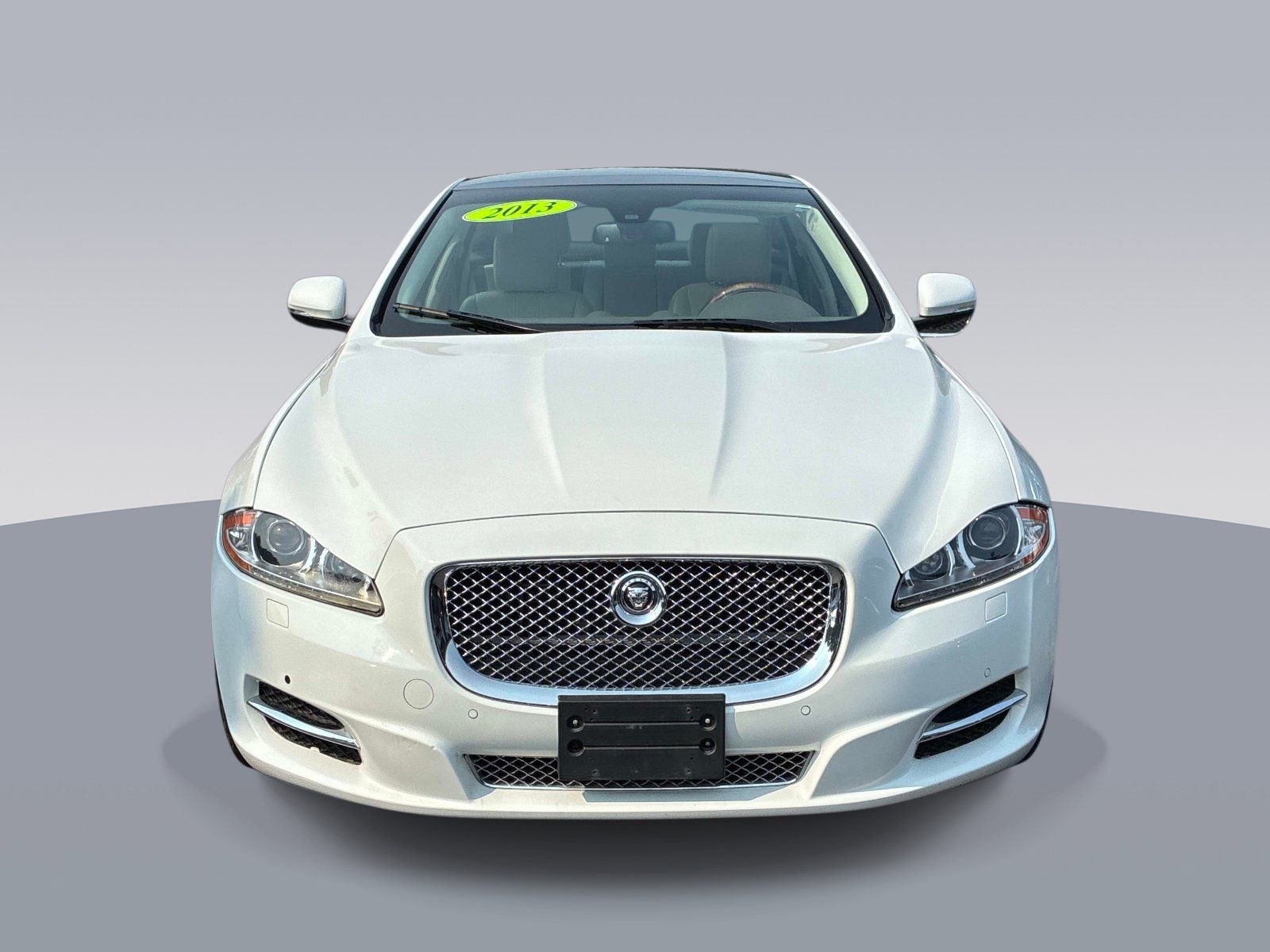 Used 2013 Jaguar XJ RWD image 2