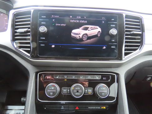 Used 2022 Volkswagen Atlas Cross Sport SE w/ Panoramic Sunroof Package image 26