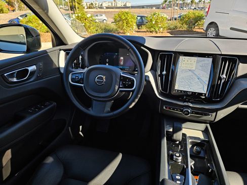 Used 2025 Volvo XC60 B5 Plus image 17