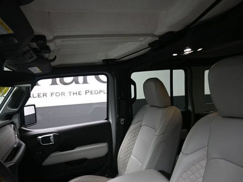 Used 2023 Jeep Wrangler Unlimited Sahara AWD/4WD image 13
