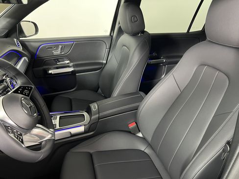 New 2025 Mercedes-Benz GLB 250 4MATIC image 16