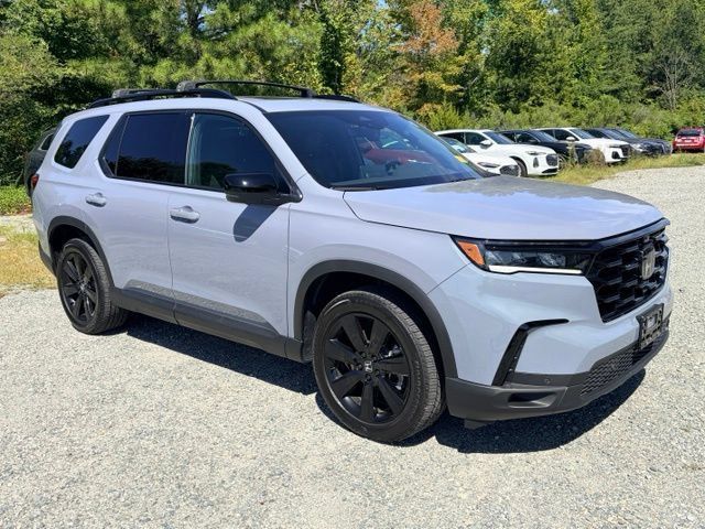 Used 2025 Honda Pilot Black Edition image 3