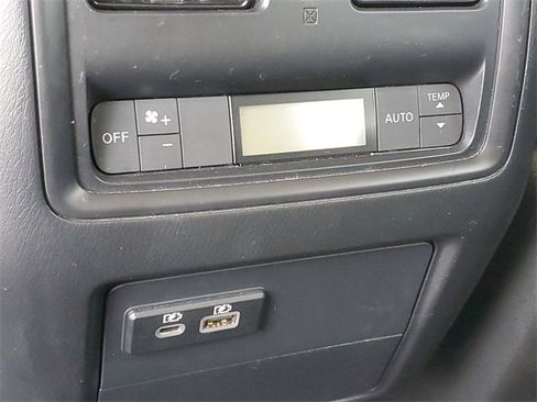 Used 2020 Nissan Pathfinder SV image 11