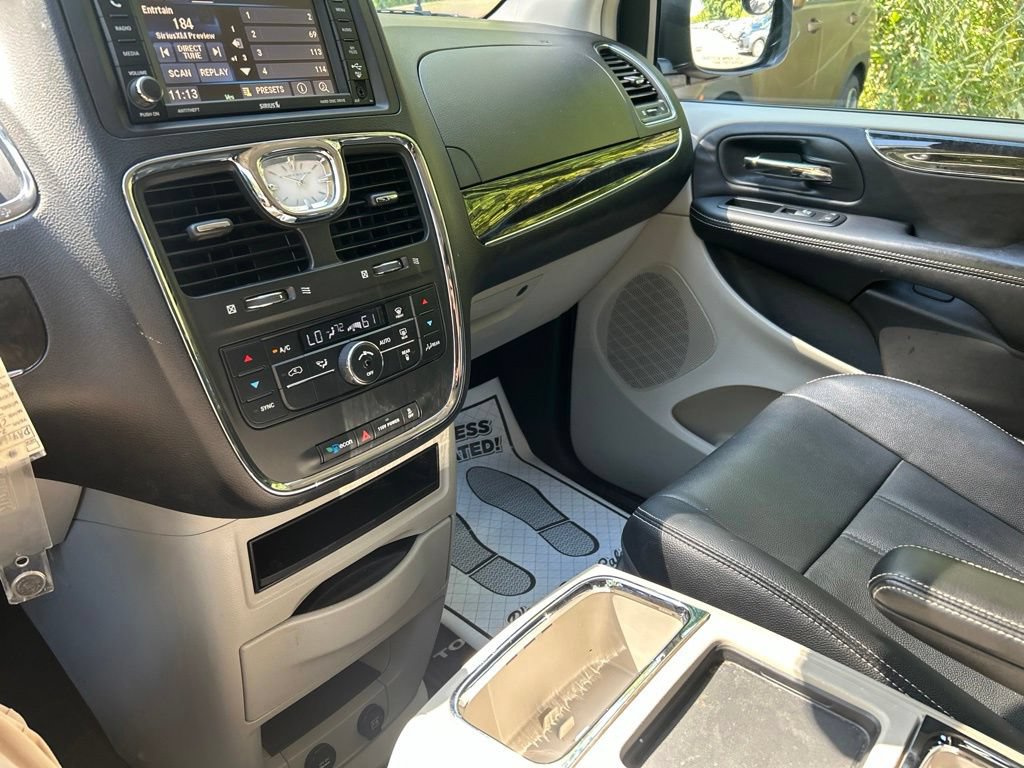 Used 2013 Chrysler Town & Country Touring FWD image 19