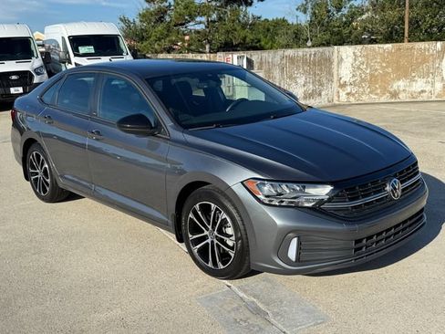 Used 2023 Volkswagen Jetta Sport FWD image 3