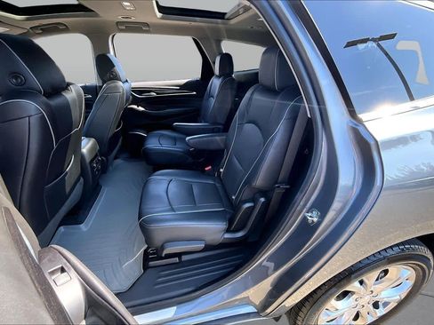 Used 2020 Buick Enclave Avenir w/ Avenir Technology Package FWD image 20
