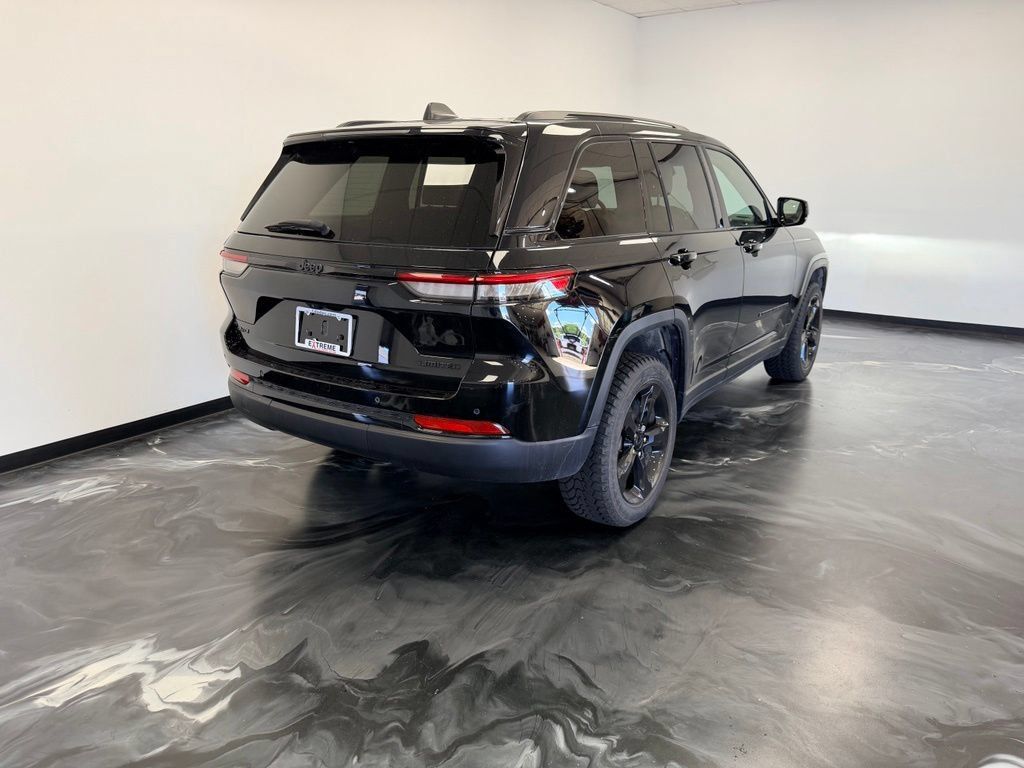 Used 2024 Jeep Grand Cherokee Limited w/ Black Appearance Package AWD/4WD image 22
