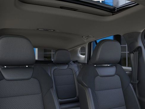 New 2026 Chevrolet Trax LT w/ Sunroof Package FWD image 24