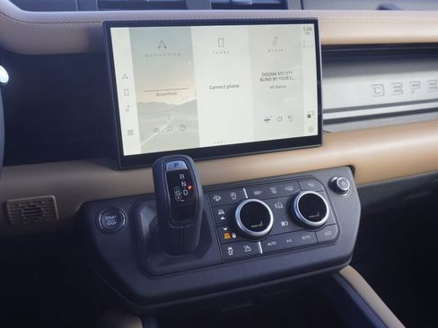 New 2025 Land Rover Defender 110 X-Dynamic SE image 15